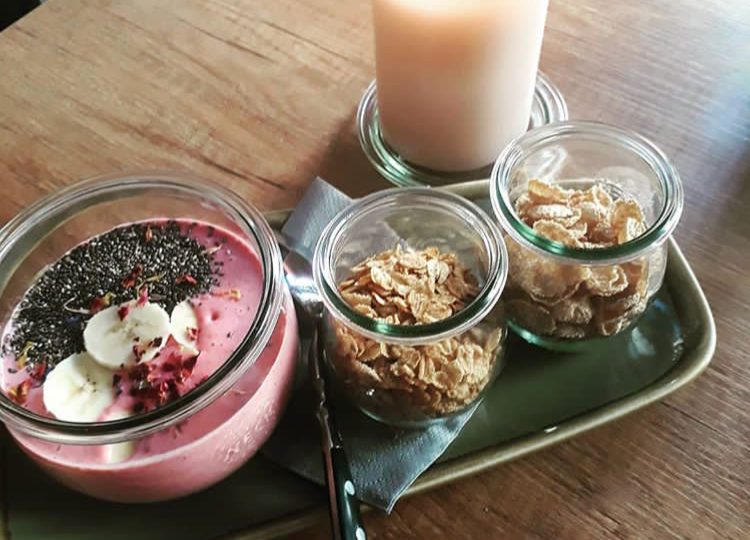 Joghurtbombe Joghurtbombe mit Knuspermüsli im Lokal Potsdam